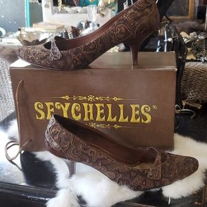 Women's dress shoes